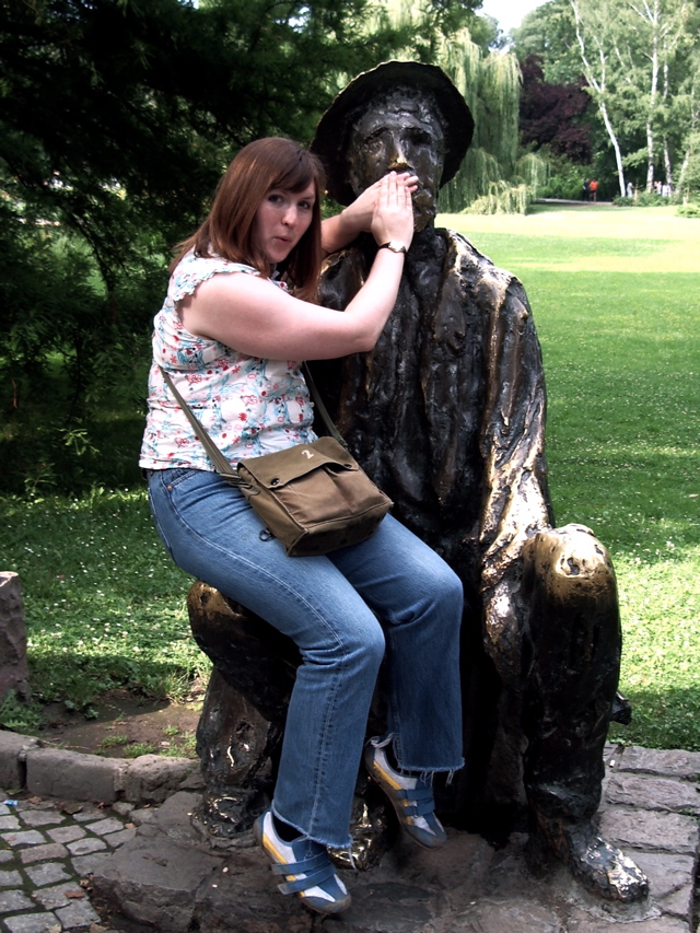 Novi Sad - Melissa with park sculpture