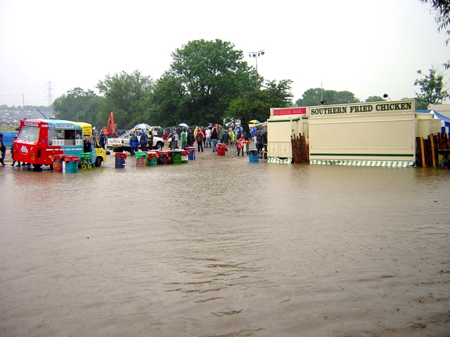 muddy lake by pyramid stage